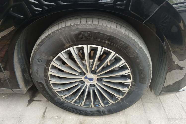 Used Denza D9 2025 DM-i Smart Drive 1020 Four-Wheel Drive Deluxe Model Right Front Wheel Hub