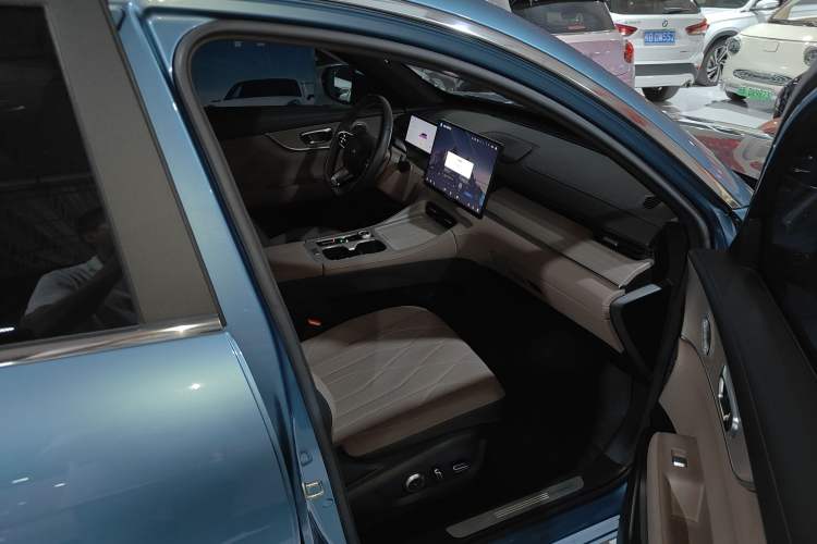 Used Chery Tiggo 8 PLUS C-DM 2025 1.5T 116 km Prestige Version 5 Seats