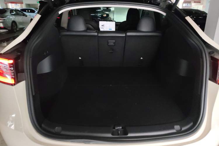 Used Tesla Model Y 2022 Rear-Wheel-Drive Version Trunk