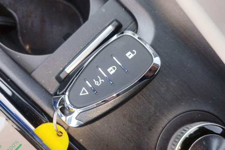 Used Dongfeng Aeolus Huge 2022 Mach Power 1.5T Dare-to-Drive Edition · Enjoyably悦 Vehicle Key