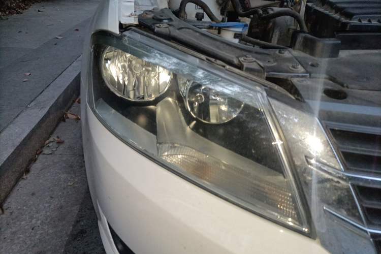 Used Volkswagen Gran Lavida 2013 1.6L Automatic Fashion Model
