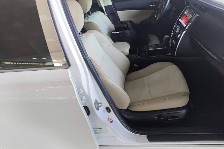 Used Toyota Reiz 2013 2.5V Shangrui Edition Right Front Seat