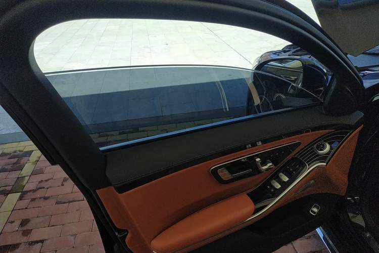 Used Mercedes-Benz S-Class 2022 S 450 L 4MATIC Interior 7