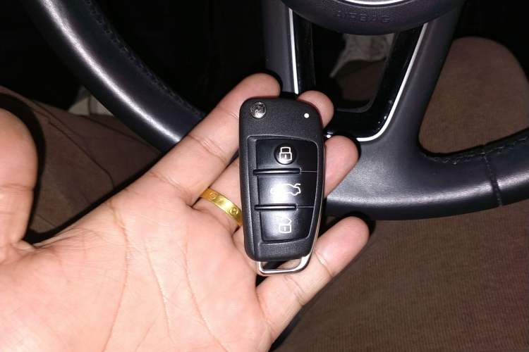 Used Audi A3 2019 Limousine 35 TFSI Fashion Edition China VI Emission Standard Vehicle Key