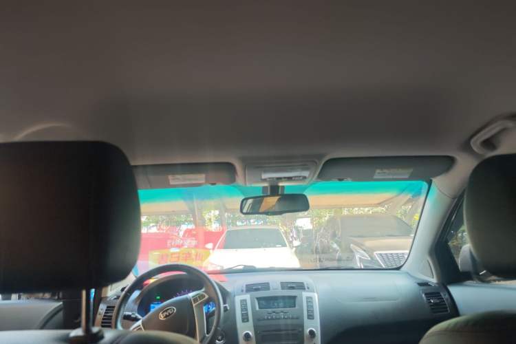 Used BYD S6 2014 2.0L Manual Luxury 5-Seater