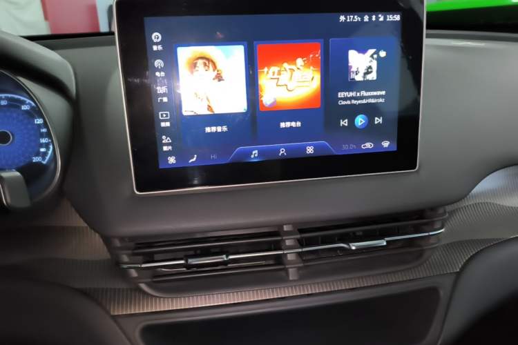 Used Hongqi E-QM5 2023 Revised Version Basic Travel Edition Audio And AC Panel