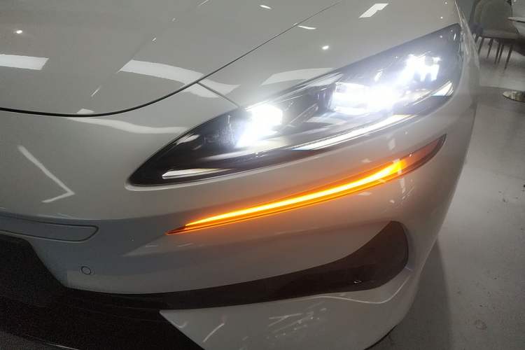 Used Denza Z9GT 2024 1100 Four-Wheel Drive Ultra Version Left Front Headlight