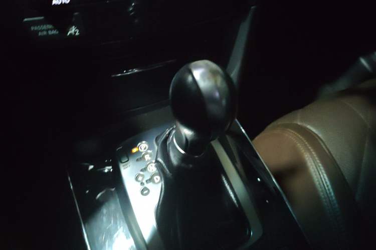 Used Infiniti QX70 2013 3.7L Standard Edition Gear Lever