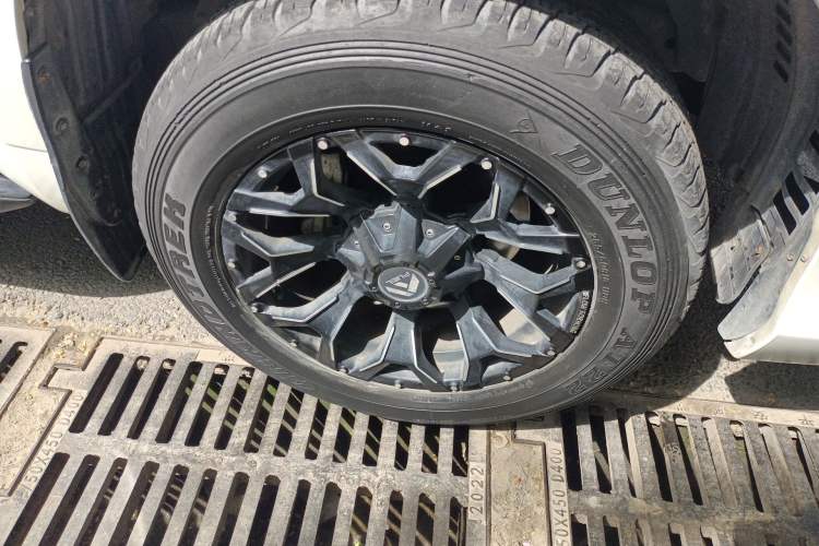 Used Toyota Prado  Right Front Wheel Hub