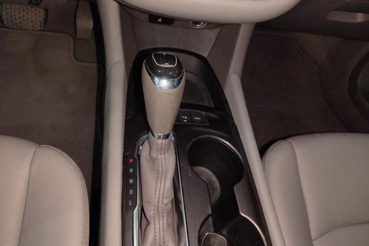 Used Chevrolet Malibu XL 2018 530T Automatic Luxury Edition Gear Lever