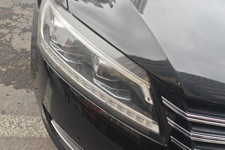 Used Volkswagen Passat 2015 1.8TSI DSG Prestige Edition Right Front Headlight