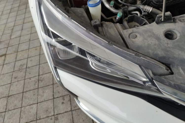 Used Dongfeng Aeolus Yixuan 2020 230T Automatic Advanced Edition Right Front Headlight