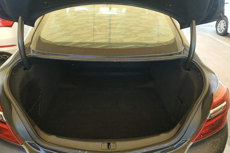 Used Buick Regal 2015 1.6T Leading Technology Model Trunk