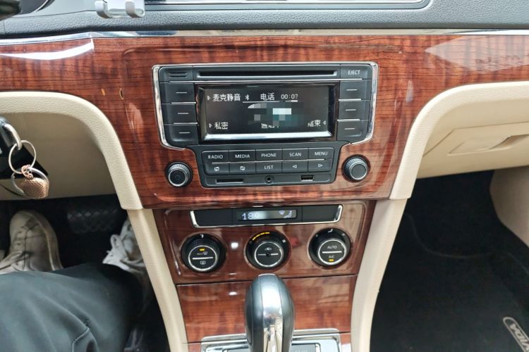 Used Volkswagen Lavida 2013 Revised Version 1.6L Automatic Luxury Edition
