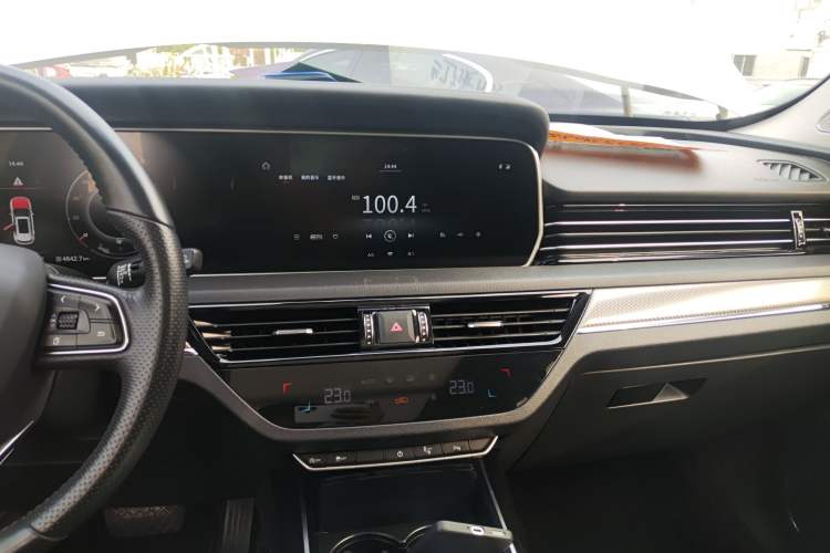 Used Hongqi HS5 2019 2.0T Smart Connect Flagship All-Wheel-Drive Version Audio And AC Panel