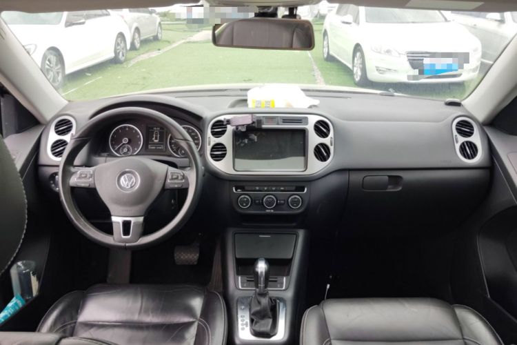 Used Volkswagen Tiguan 2017 300TSI Automatic Two-Wheel Drive Silk Road Comfort Edition Center Console