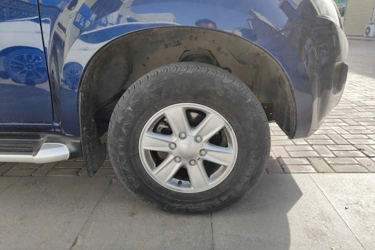 Used Isuzu D-MAX 2020 2.5T 4x4 Automatic Navigation Version China VI Standard Extended Length JE4D25Q6A
