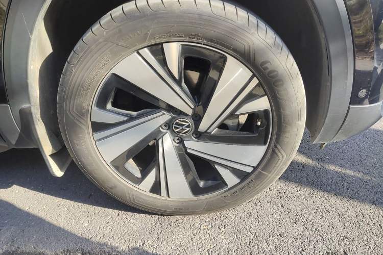 Used Volkswagen Teramont 2023 Facelift 380TSI Four-Wheel Drive Prestige Luxury Edition Right Front Wheel Hub