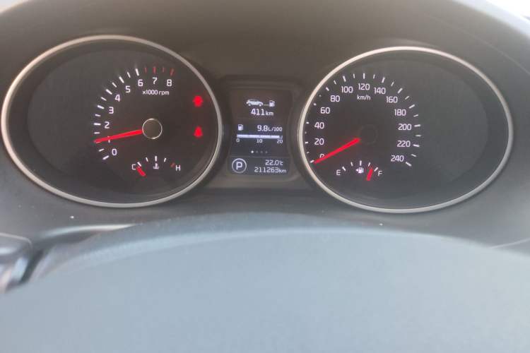 Used Kia Sportage R 2015 2.0L Automatic Two-Wheel Drive DLX Model Odometer Close Up