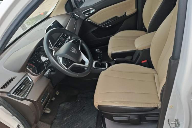 Used Baojun 310W 2017 1.5L Manual Fashion Model China V
