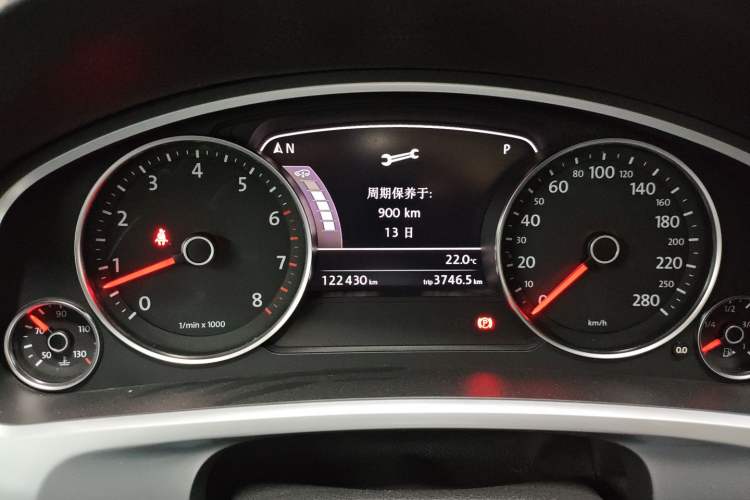 Used Volkswagen Touareg 2011 3.0 TSI High-End Version Instrument Cluster