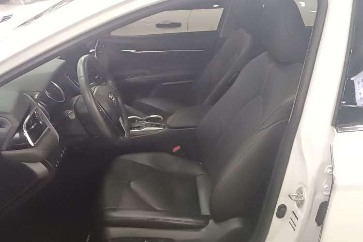 Used Toyota Camry 2023 2.0G Luxury Edition
