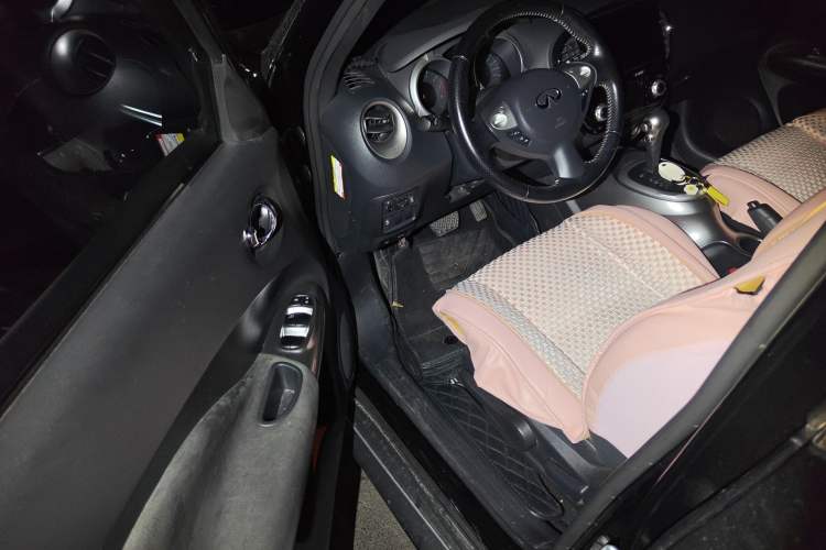 Used Infiniti ESQ 2014 1.6L Spontaneous Edition Driver Seat