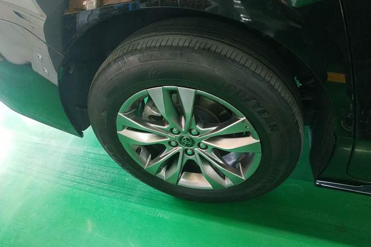 Used Toyota SIENNA 2024 2.5L Hybrid Comfort Edition Right Rear Wheel Hub