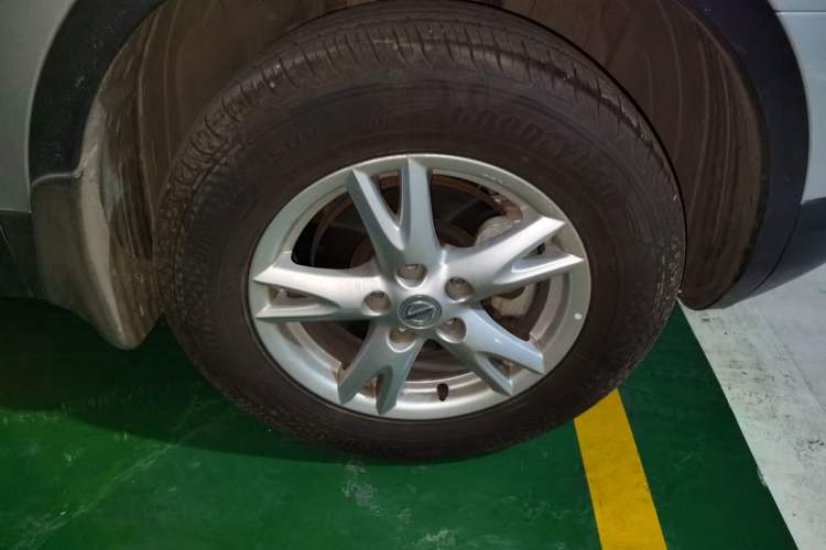 Used Nissan Qashqai 2012 2.0 XL Fire CVT 2WD Right Front Wheel Hub