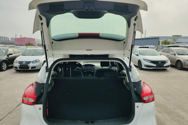 Used Ford Focus 2017 Hatchback 1.6L Automatic Comfort Plus SmartDrive Edition Trunk