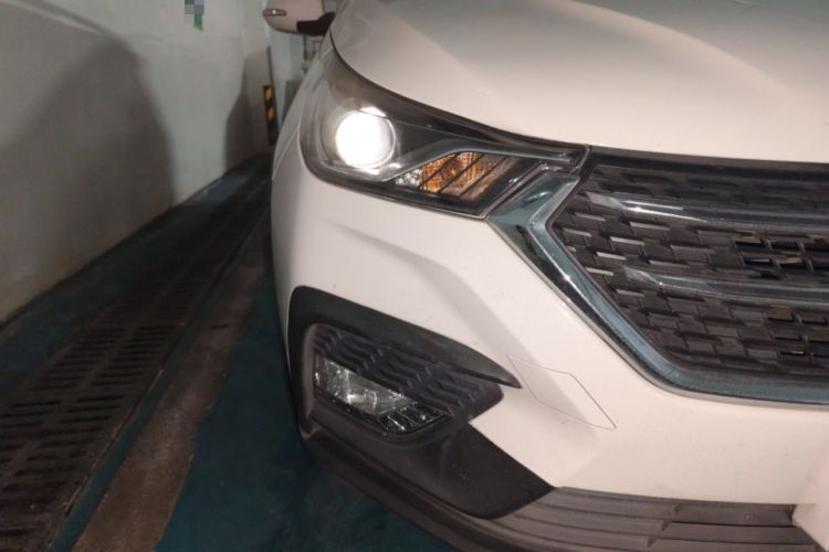 Used Baojun 310W 2018 1.5L Automatic Luxury Version China V Right Front Headlight