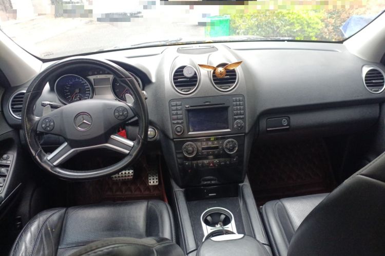 Used Mercedes-Benz M-Class AMG 2011 AMG ML 63 Center Console