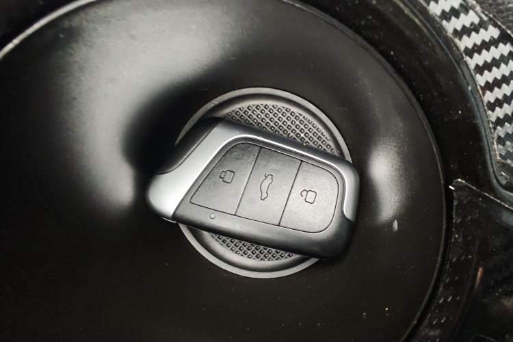 Used Chery Little Ant 2022 Sweet Pink Edition Half-Sugar Version Lithium Iron Phosphate 30 kW 301 km Interior 1