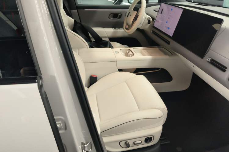 Used Li Auto i6 2025 Model Two-Wheel-Drive Standard Type Right Front Seat