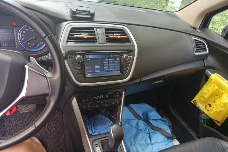 Used Suzuki S-Cross 2014 1.6L CVT Two-Wheel Drive Elite Version Audio And AC Panel