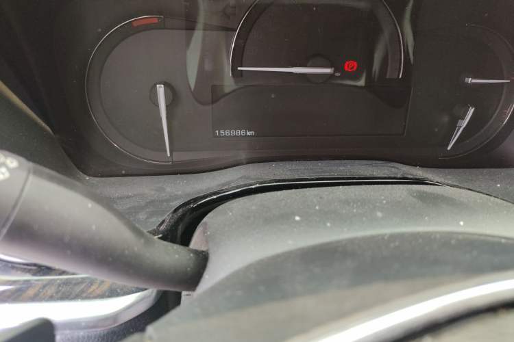 Used Cadillac XT5 2016 25T Luxury Model Odometer Close Up