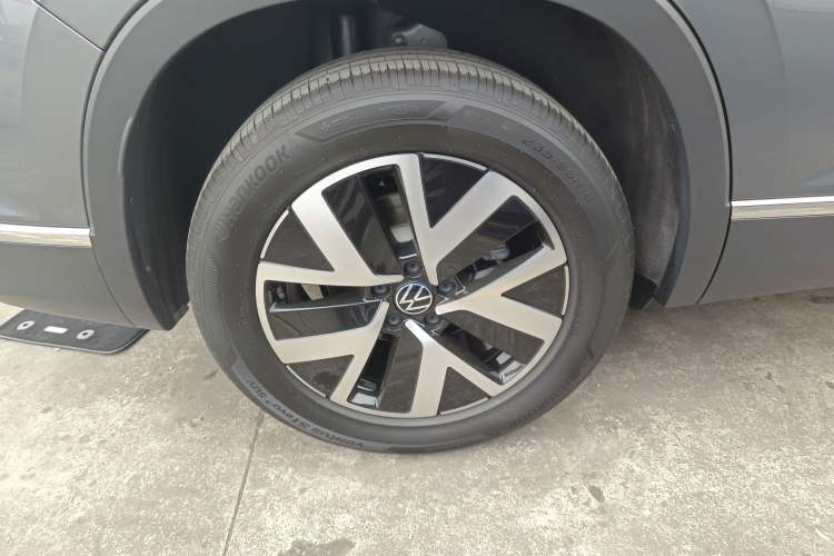 Used Volkswagen Tayron 2023 300TSI Two-Wheel-Drive Luxury Plus Advanced Edition Exterior 5