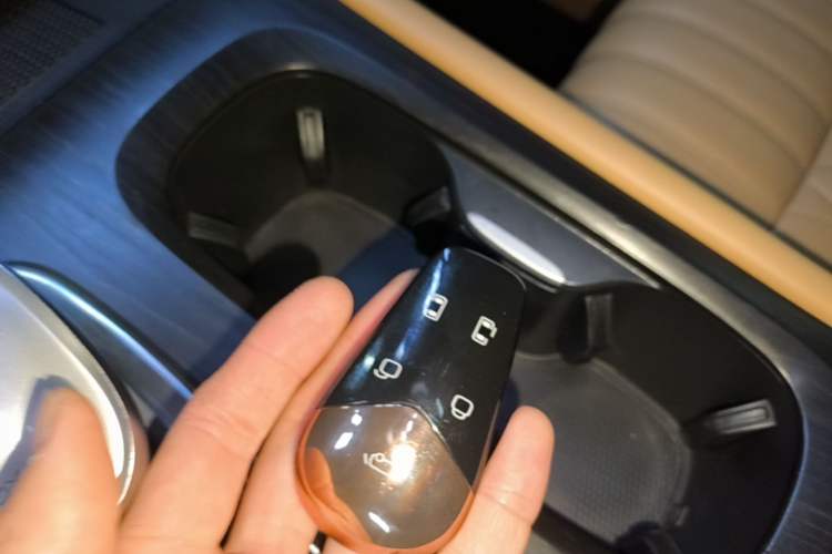 Used VOYAH Dream 2024 PHEV Ultra-Long Range Flagship Edition
