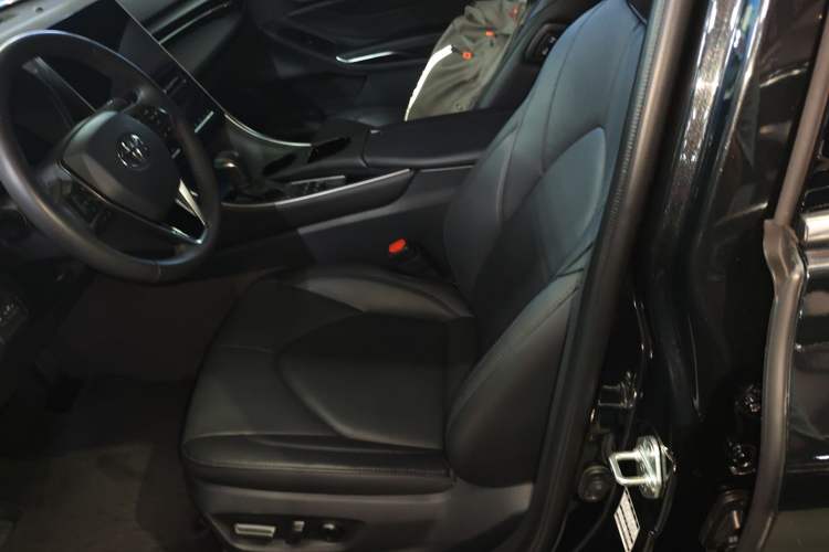 Used Toyota Avalon 2022 Dual-Engine 2.5L Luxury Edition Left Front Seat
