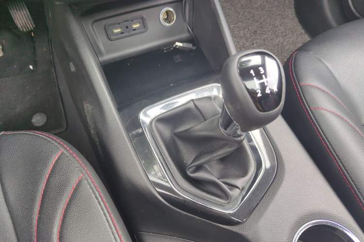 Used Soueast DX3 2018 1.5L Manual Luxury Model Gear Lever