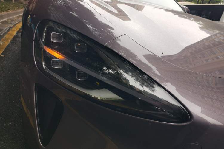 Used Xiaomi Auto SU7 2024 Rear-Drive Ultra-Long Range Advanced Pro-Level Intelligent Driving Version Right Front Headlight