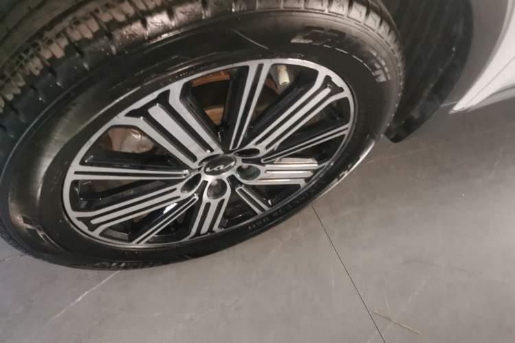 Used Kia Sportage R 2021 Ace 2.0L Challenge Edition Left Front Wheel Hub