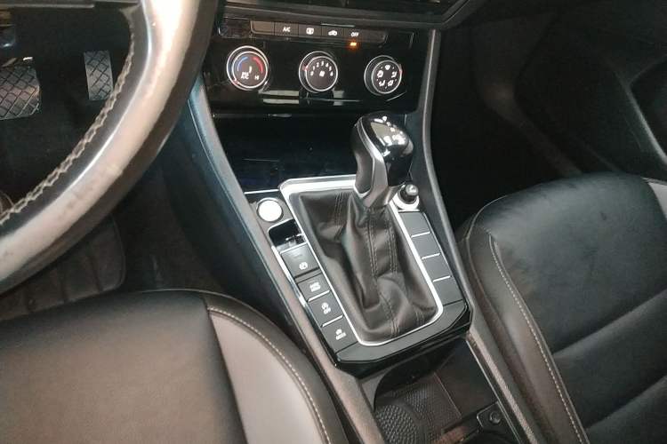 Used Volkswagen Sagitar 2021 280TSI DSG Comfort Connect Edition Gear Lever