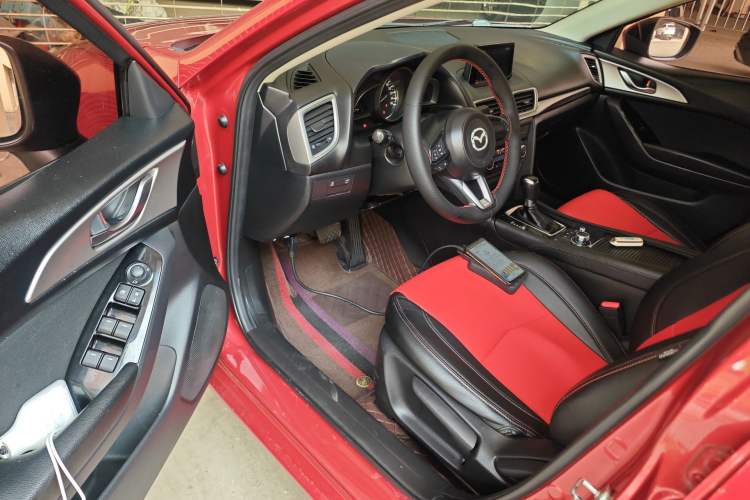 Used Mazda 3 Axela 2017 Sedan 1.5L Automatic Luxury Model Emission Standard China V
