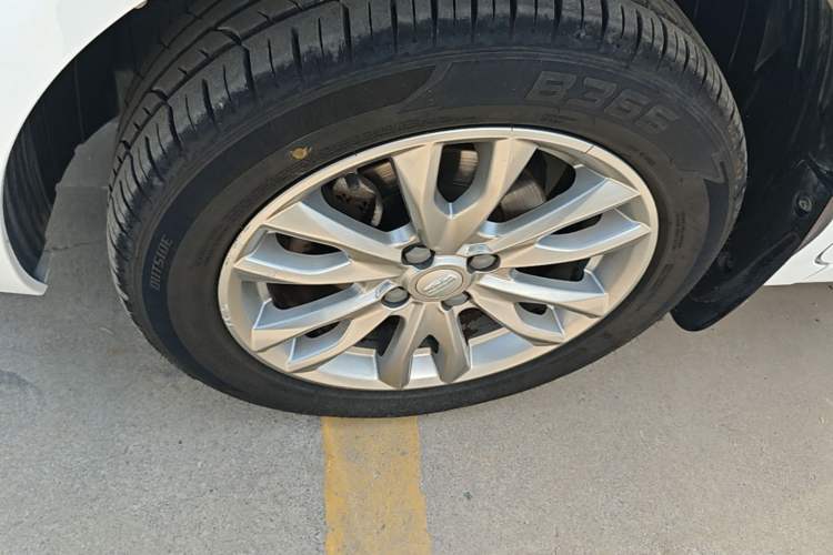 Used Geely Auto Vision 2019 Upgraded Model 1.5L Manual Luxury Version China VI Standard