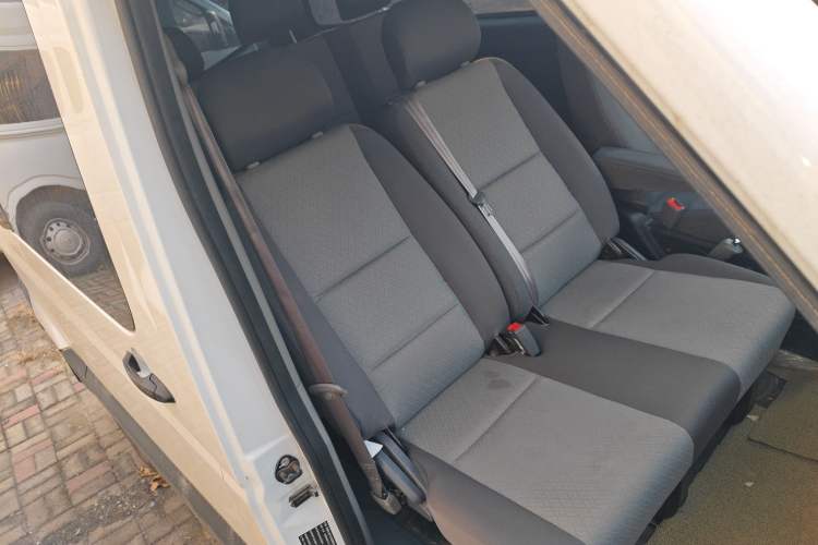 Used JAC Group Sunray 2022 2.0T Fuel-Efficient King PLUS Express Version Short Wheelbase 6-7 Seater – HFC4DB3-2E4 Right Front Seat