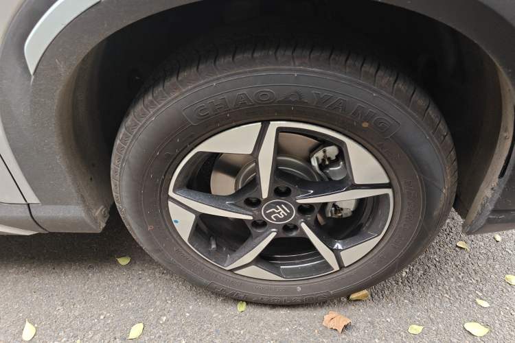 Used BYD Yuan UP 2025 Intelligent Driving Version 401 KM Dynamic Edition Right Front Wheel Hub