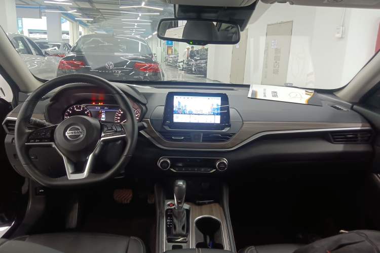 Used Nissan Teana 2021 2.0L XL Upper AD1 Smart Drive & Navigation Edition Center Console