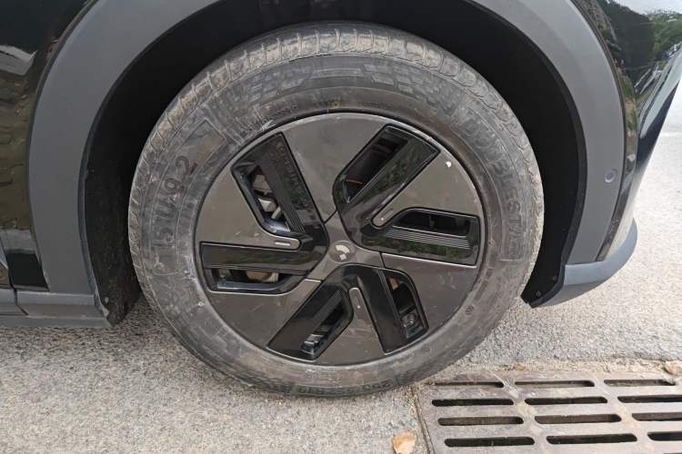 Used Jiyue 01 2024 Facelifted Max Long-Range Version Right Front Wheel Hub