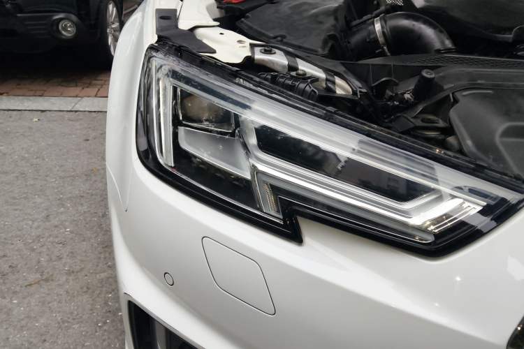 Used Audi A4L 2018 30th Anniversary Edition 40 TFSI Fashion Model
